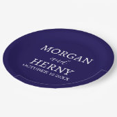 Personalized Custom Name Stylish Minimal Wedding Pappteller (Schrägansicht)