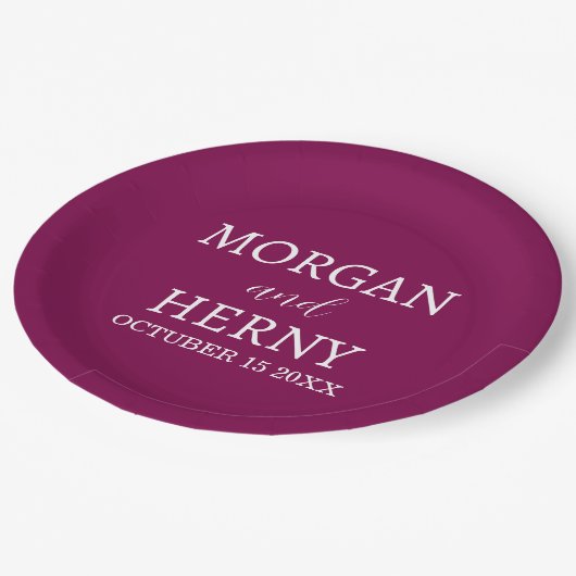 Personalized Custom Name Stylish Minimal Wedding Pappteller (Schrägansicht)