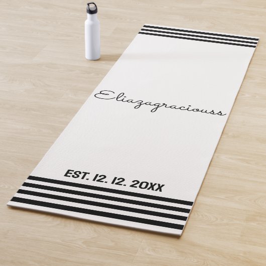 Personalized Cute Initial Name White B;ack Modern Yogamatte (Beispiel)