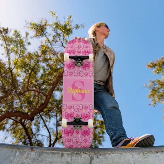 Personalized Cute Pink Bows and Hearts Monogram Skateboard (Außen 1)