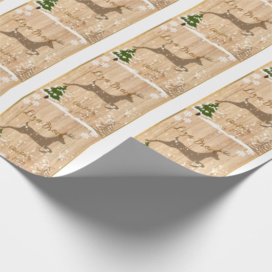 Personalized doe Christmas bauble wooden backgroun Geschenkpapier (Ecke)