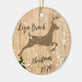 Personalized doe Christmas bauble wooden backgroun Keramik Ornament (Links)