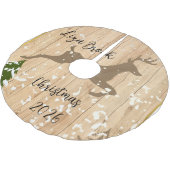 Personalized doe Christmas bauble wooden backgroun Polyester Weihnachtsbaumdecke (Schrägansicht)