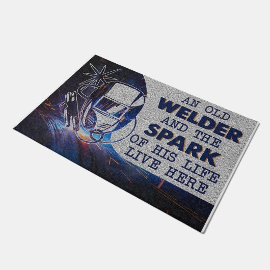 Personalized Doormat, An Old Welder And His Spark Fußmatte (Schrägansicht)