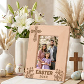 Personalized Easter Cross with Daffodils Geätzte Rahmen