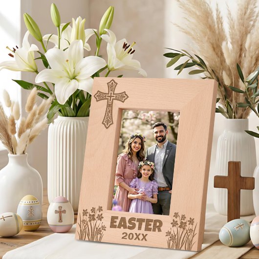 Personalized Easter Cross with Daffodils Geätzte Rahmen