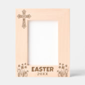 Personalized Easter Cross with Daffodils Geätzte Rahmen (Vorderseite)