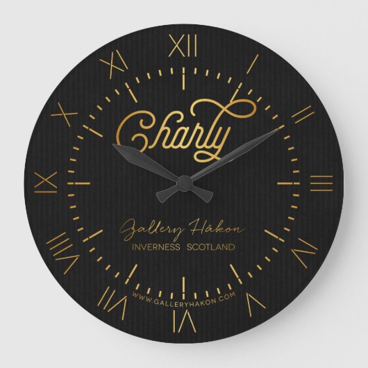 Personalized Elegant Script Charly Gold Black Große Wanduhr (Vorderseite)