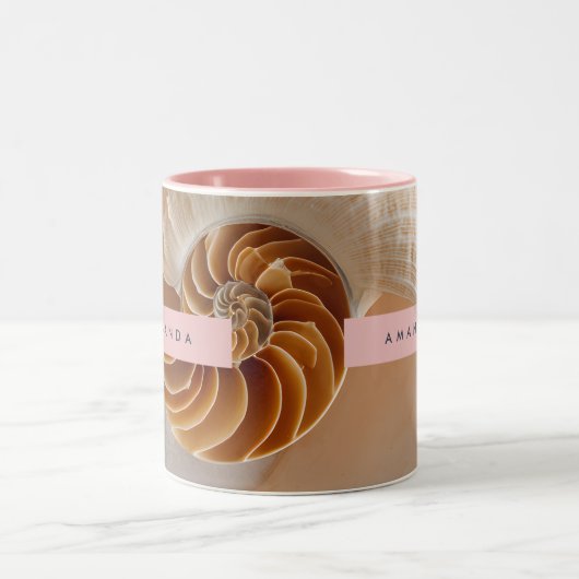 Personalized Elegant Seashell Spiral Coastal Zweifarbige Tasse (Mittel)