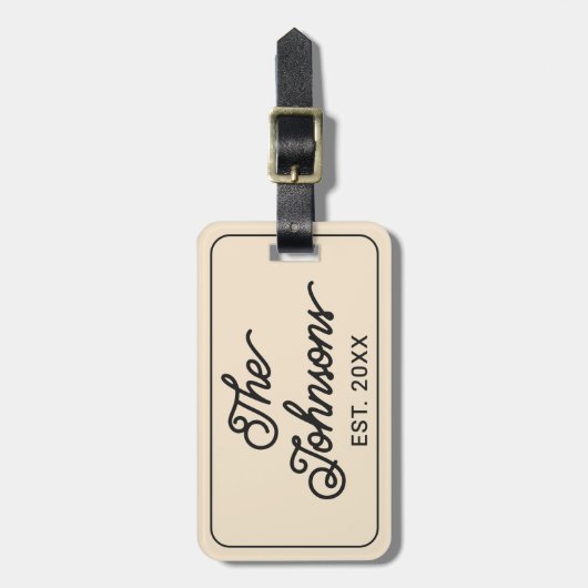Personalized Family Name in Elegant Script Beige Gepäckanhänger (Vorderseite vertikal)