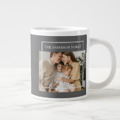 Personalized Family Photo | Custom Family Name  Jumbo-Tasse (Rechts)