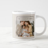 Personalized Family Photo | Custom Family Name  Jumbo-Tasse (Rechts)
