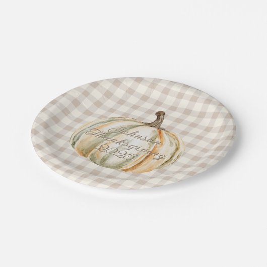 Personalized Family Thanksgiving Neutral Gingham Pappteller (Schrägansicht)