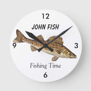 Personalized "Fishing Time" With Walleye Pike Runde Wanduhr