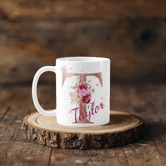 Personalized Floral Initial Mug – Letter T Kaffeetasse