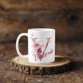 Personalized Floral Initial Mug – Letter V Kaffeetasse