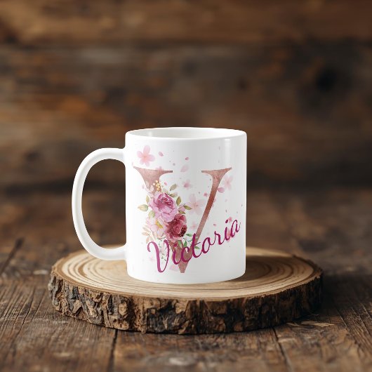 Personalized Floral Initial Mug – Letter V Kaffeetasse