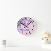 Personalized Floral Monogram Wall Clock – Custom  Runde Wanduhr (Zuhause)