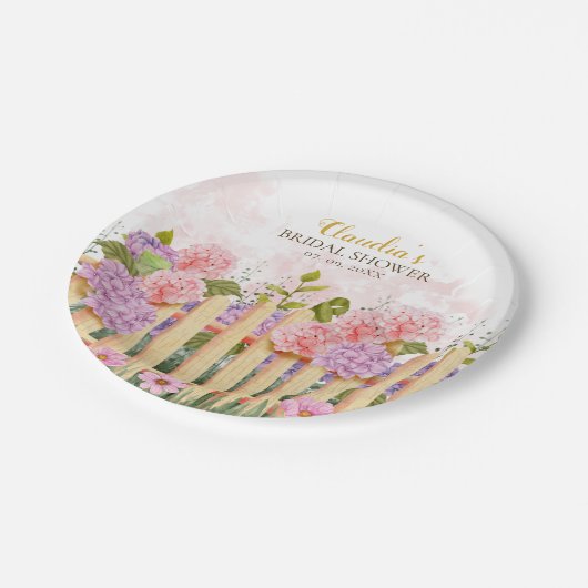 Personalized Floral Picket Fence Hydrangea Bridal  Pappteller (Schrägansicht)