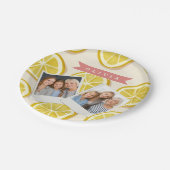 Personalized Fresh Lemon Slice Pattern Bright Pappteller (Schrägansicht)