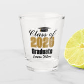Personalized Gold Black Class of 2026 Graduation Schnapsglas (Vorderseite)