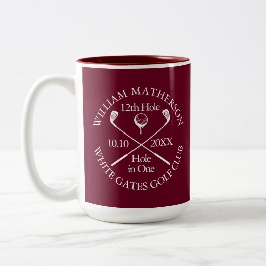 Personalized Golf Hole in One Burgundy Zweifarbige Tasse (Links)