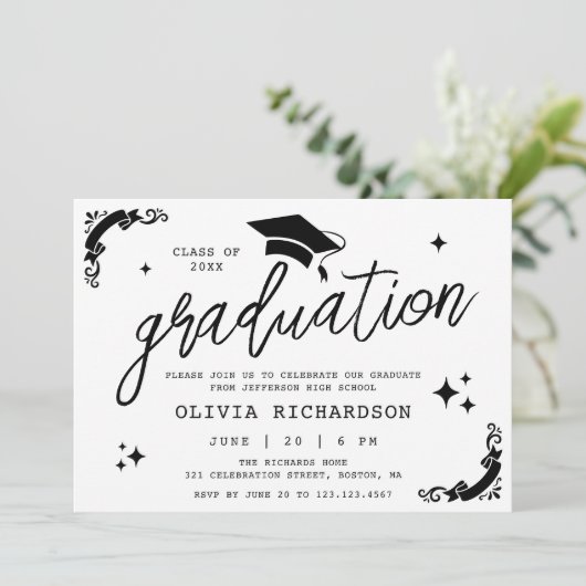 Personalized Graduation Elegant Script Stars & Cap Einladung (Stehend Vorderseite)