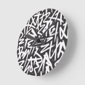 Personalized Graffiti Name Pattern — Custom Urban Runde Wanduhr (Winkel)