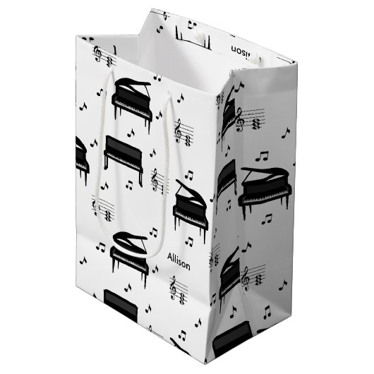 Personalized Grand Piano and Music Notes Pattern Mittlere Geschenktüte (Vorderseite Schrägansicht)