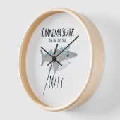 Personalized Grandma Shark Doo Doo Doo Uhr (Winkel)