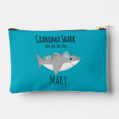 Personalized Grandma Shark Doo Doo Doo Zubehörtasche (Rückseite)