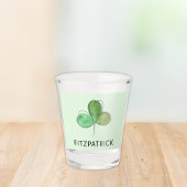Personalized Green Shamrock Irish Heritage Schnapsglas