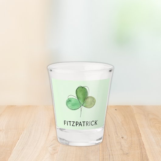 Personalized Green Shamrock Irish Heritage Schnapsglas