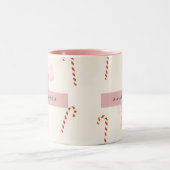 Personalized Holiday Gingerbread & Pink Bow Zweifarbige Tasse (Mittel)