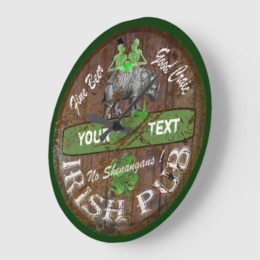 Personalized Irish pub sign Große Wanduhr (Winkel)