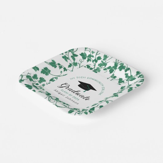 Personalized Ivy Botanical Graduation Pappteller (Gewinkelt)