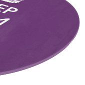 Personalized KEEP CALM AND Your Text on Purple Schneidebrett (Ecke)
