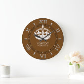 Personalized KEEP CALM Crown your text Brown Dial Große Wanduhr (Zuhause)
