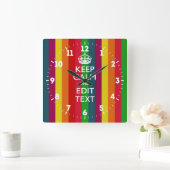 Personalized Keep Calm Your Text Rainbow Stripes Quadratische Wanduhr (Zuhause)