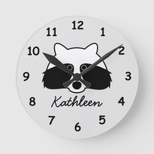 Personalized kid's wall clock with cute raccoon runde wanduhr