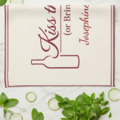 Personalized Kiss the Cook or Bring Wine Funny Red Geschirrtuch (Gefaltet)