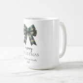 Personalized Merry Christmas | Green Plaid Bow Kaffeetasse (VorderseiteRechts)
