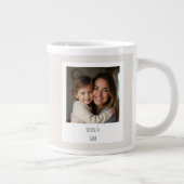 Personalized Minimalist Family Photo Soft Beige Jumbo-Tasse (Rechts)