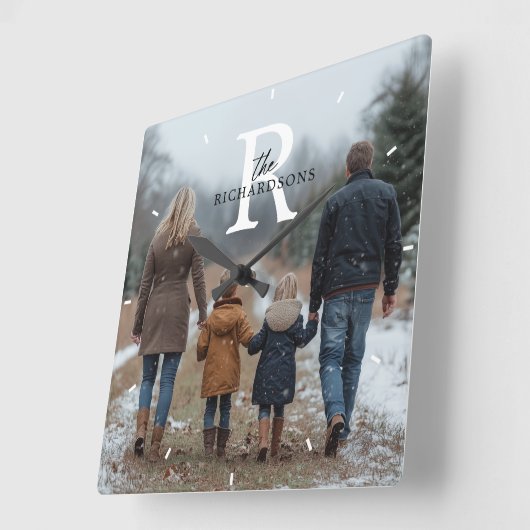 Personalized Minimalist Monogram Name Family Photo Quadratische Wanduhr (Winkel)