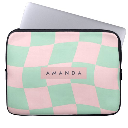 Personalized Mint Green and Blush Pink Checkered Laptopschutzhülle (Vorderseite)
