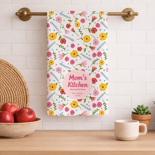 Personalized Mom’s Kitchen Floral Family Name Geschirrtuch
