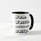 Personalized Mom Warrior Multitasking Daily Black  Tasse (VorderseiteRechts)