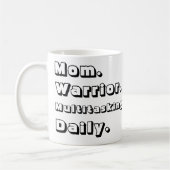 Personalized Mom Warrior Multitasking Daily White Kaffeetasse (Links)