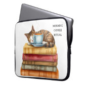 Personalized Morning Coffee Cat Ritual Cozy Laptopschutzhülle (Vorderseite Links)