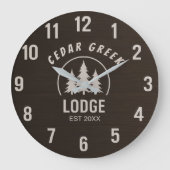 Personalized Mountain Retreat Rustic Wooden Forest Große Wanduhr (Vorderseite)